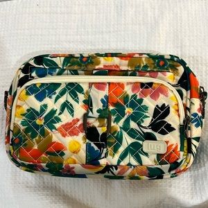 Like new Lug Carousel in Sand Bloom